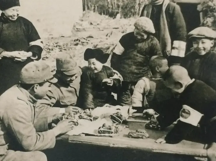 Nanjing citizens and Japanese soldiers December 20, 1937 (A week after the fall.)